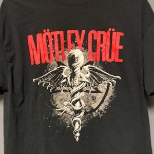 Mens motley crew tshirt large gently used